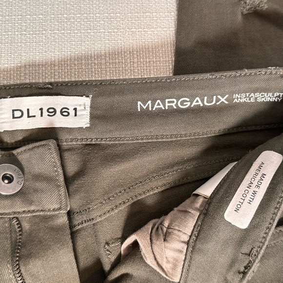 DL1961 Khaki Margaux Distressed Denim 26 waist 29 inseam - Picture 6 of 7